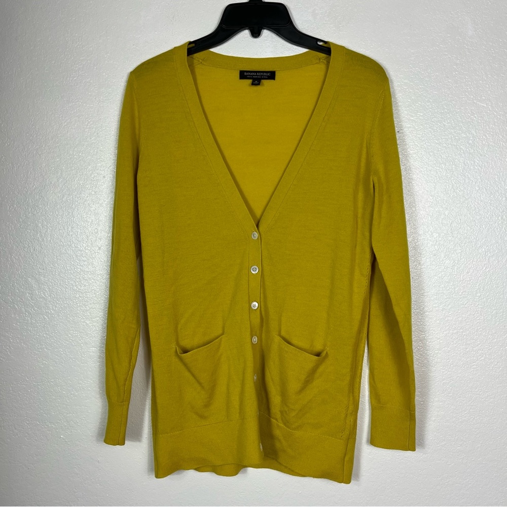 Banana Republic Women's 100% Merino Wool button front cardigan yellow small